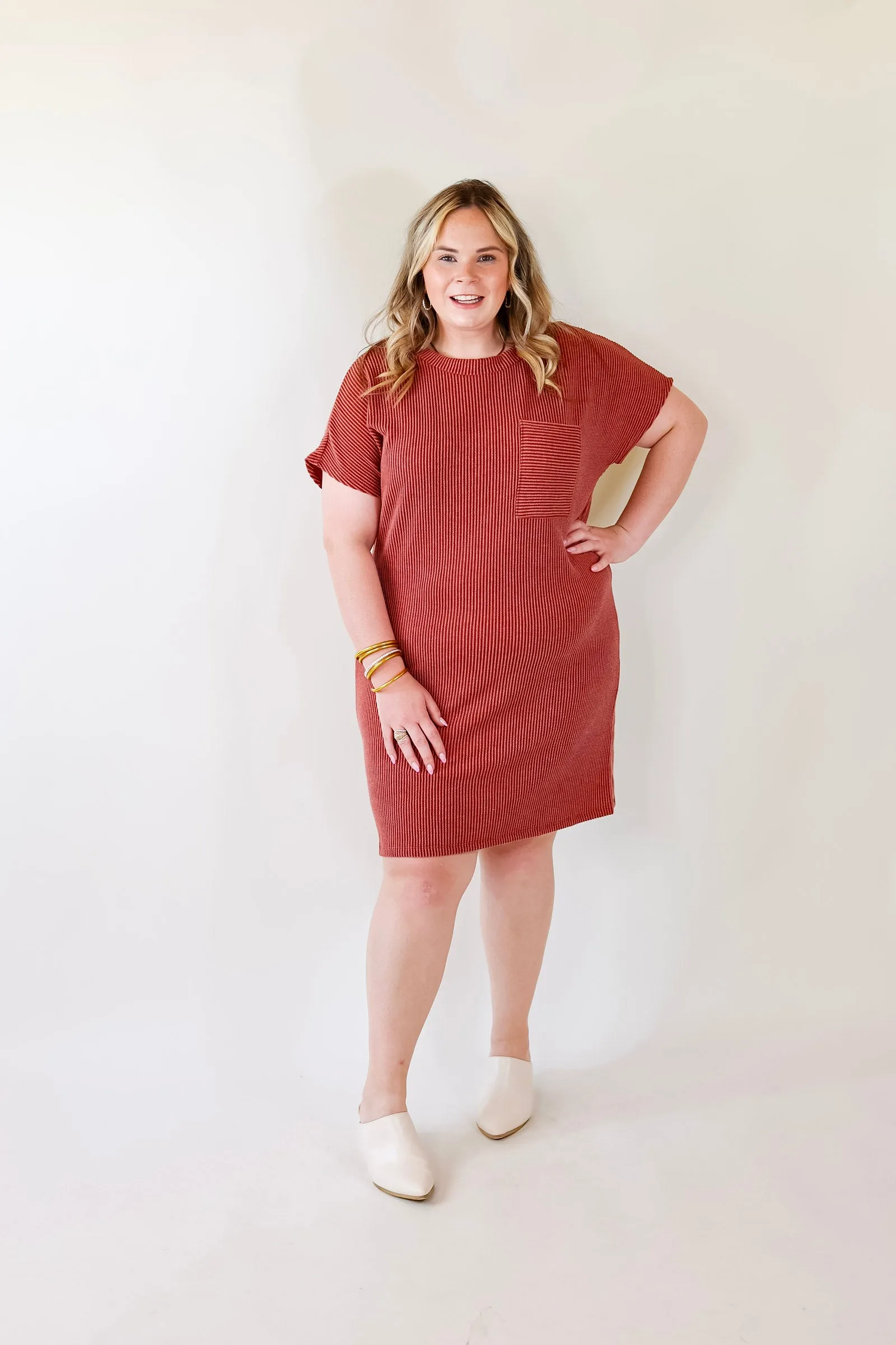 Coffee and Carefree Ribbed Short Sleeve Dress with Front Pocket in Rust Red