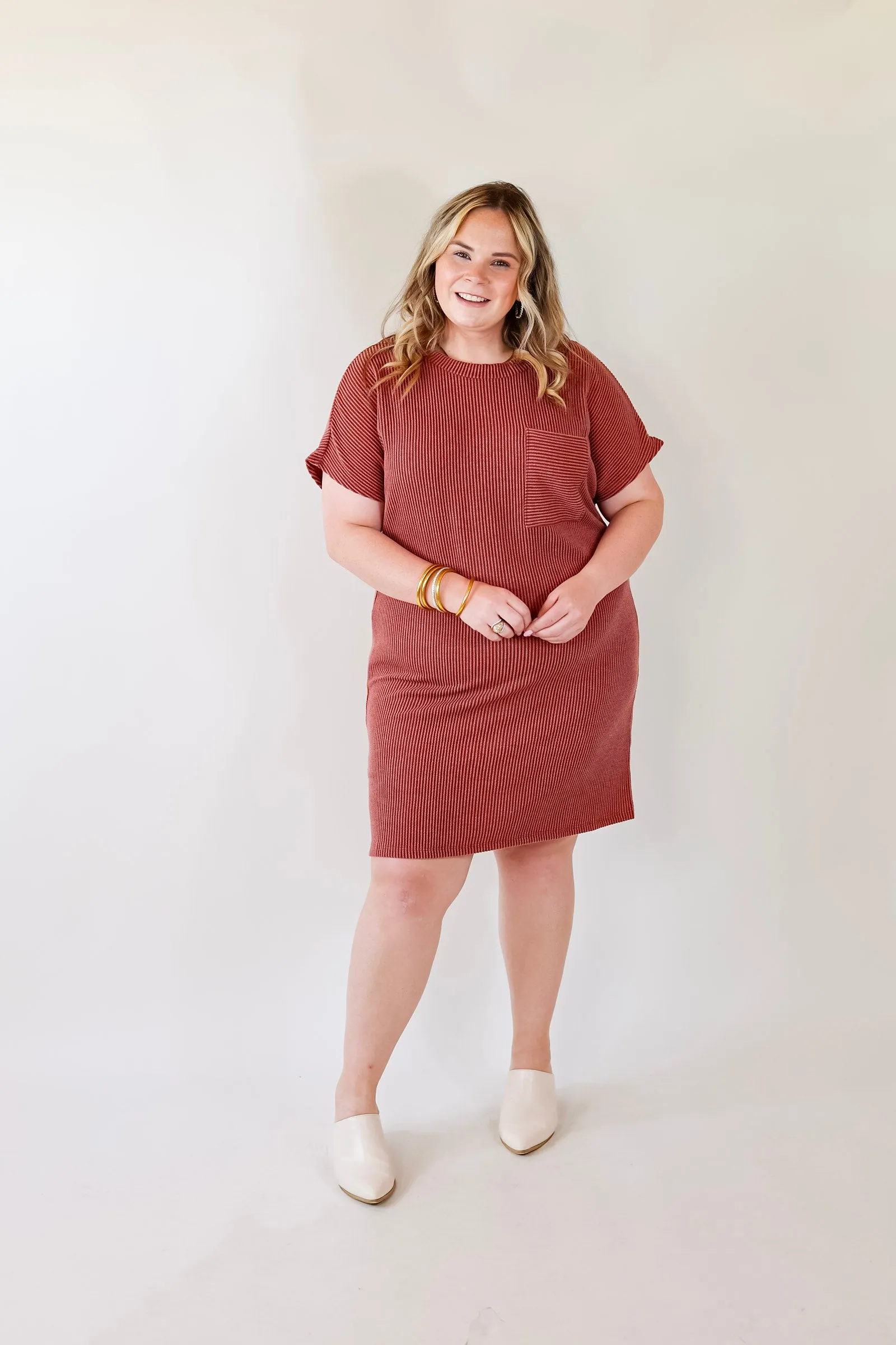 Coffee and Carefree Ribbed Short Sleeve Dress with Front Pocket in Rust Red