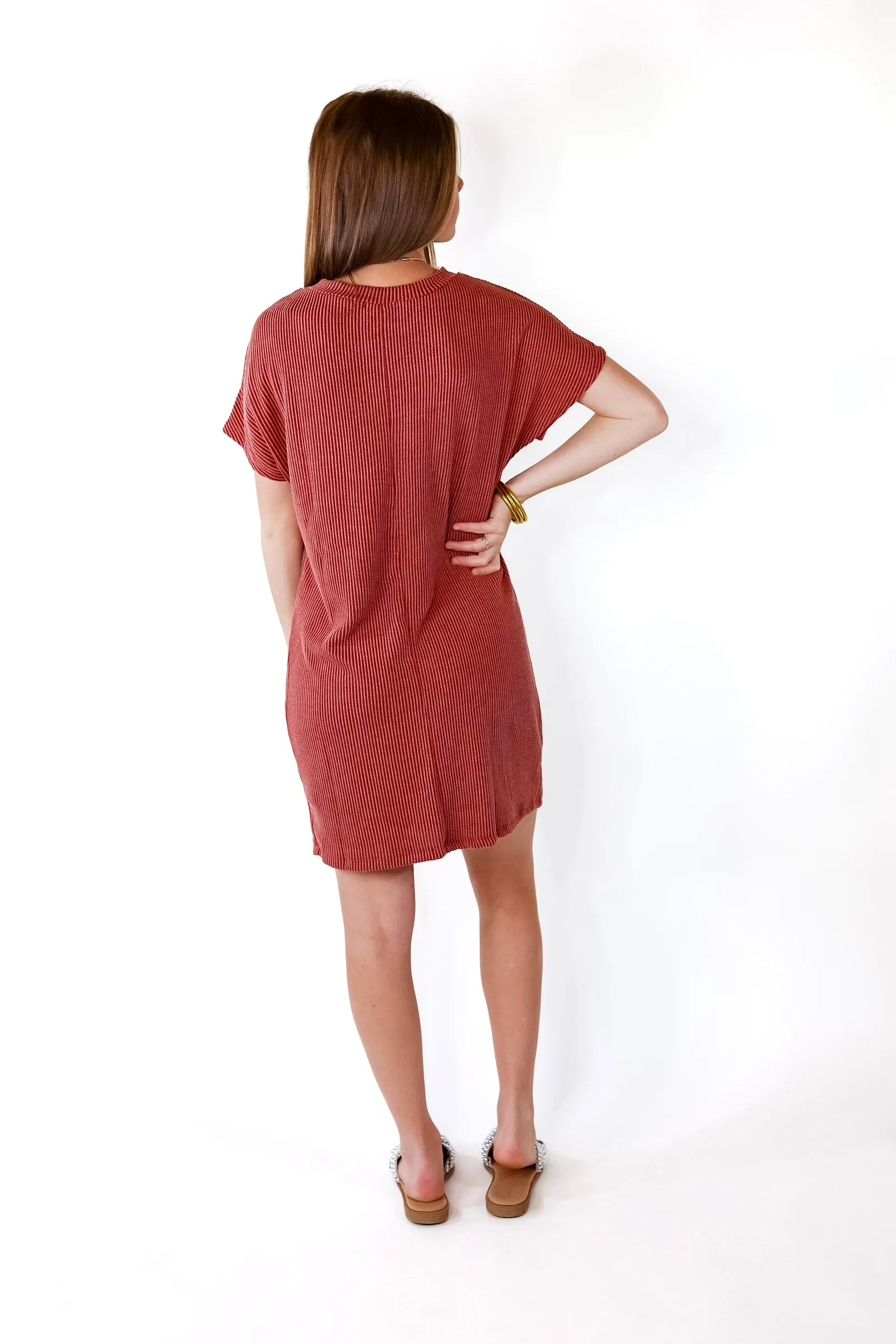 Coffee and Carefree Ribbed Short Sleeve Dress with Front Pocket in Rust Red