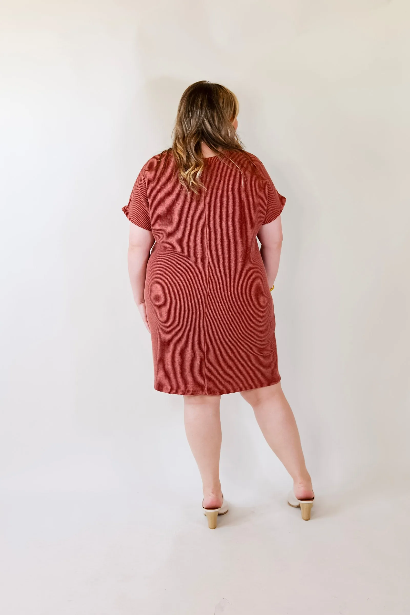 Coffee and Carefree Ribbed Short Sleeve Dress with Front Pocket in Rust Red