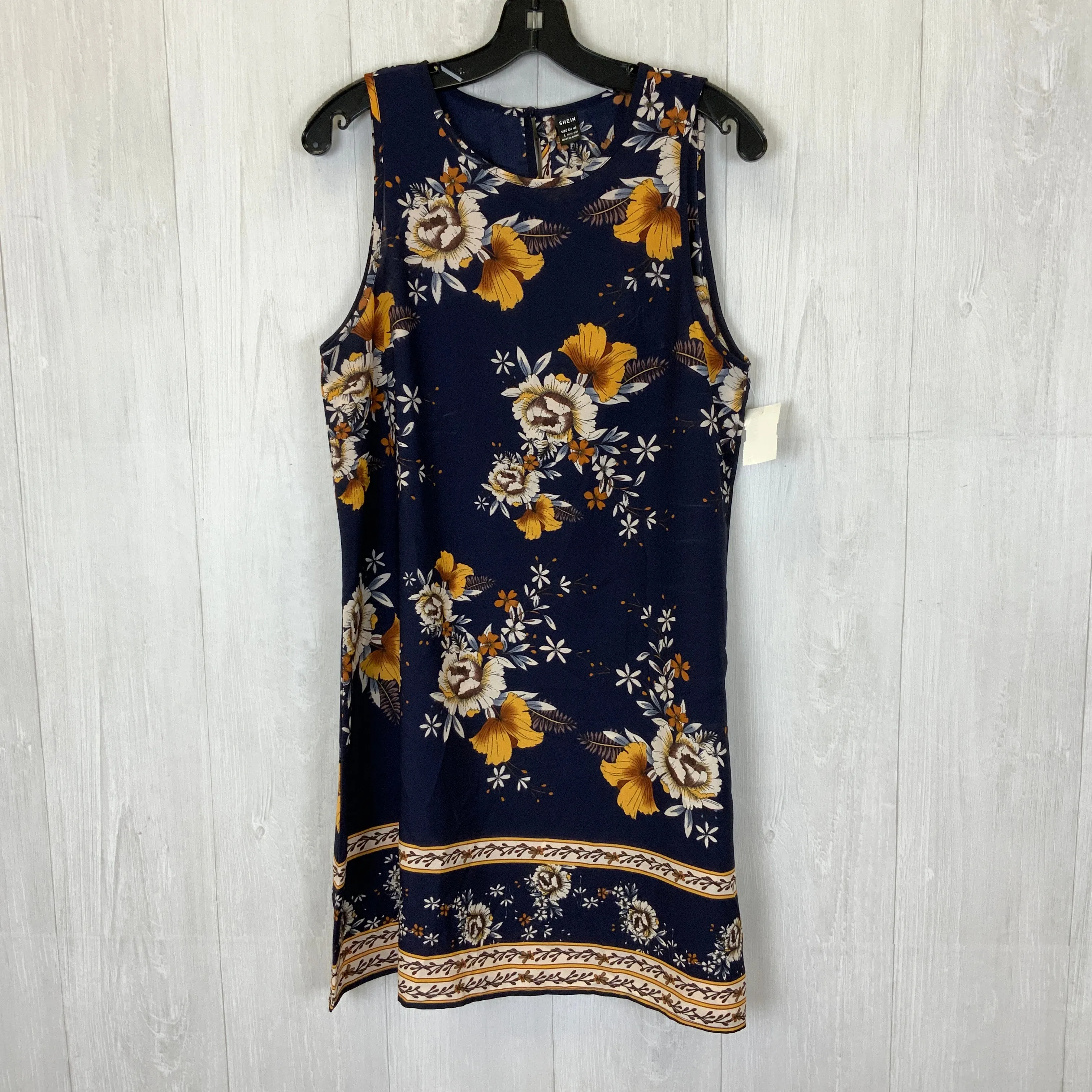 Dress Casual Short By Shein  Size: L