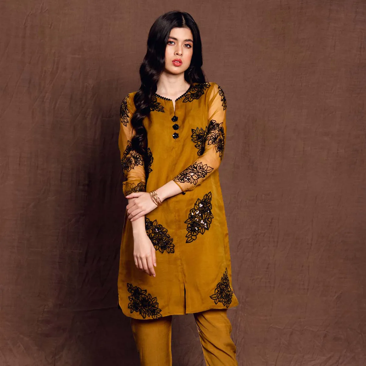 EMBROIDERED KURTA WITH SEQUEND DETAILS