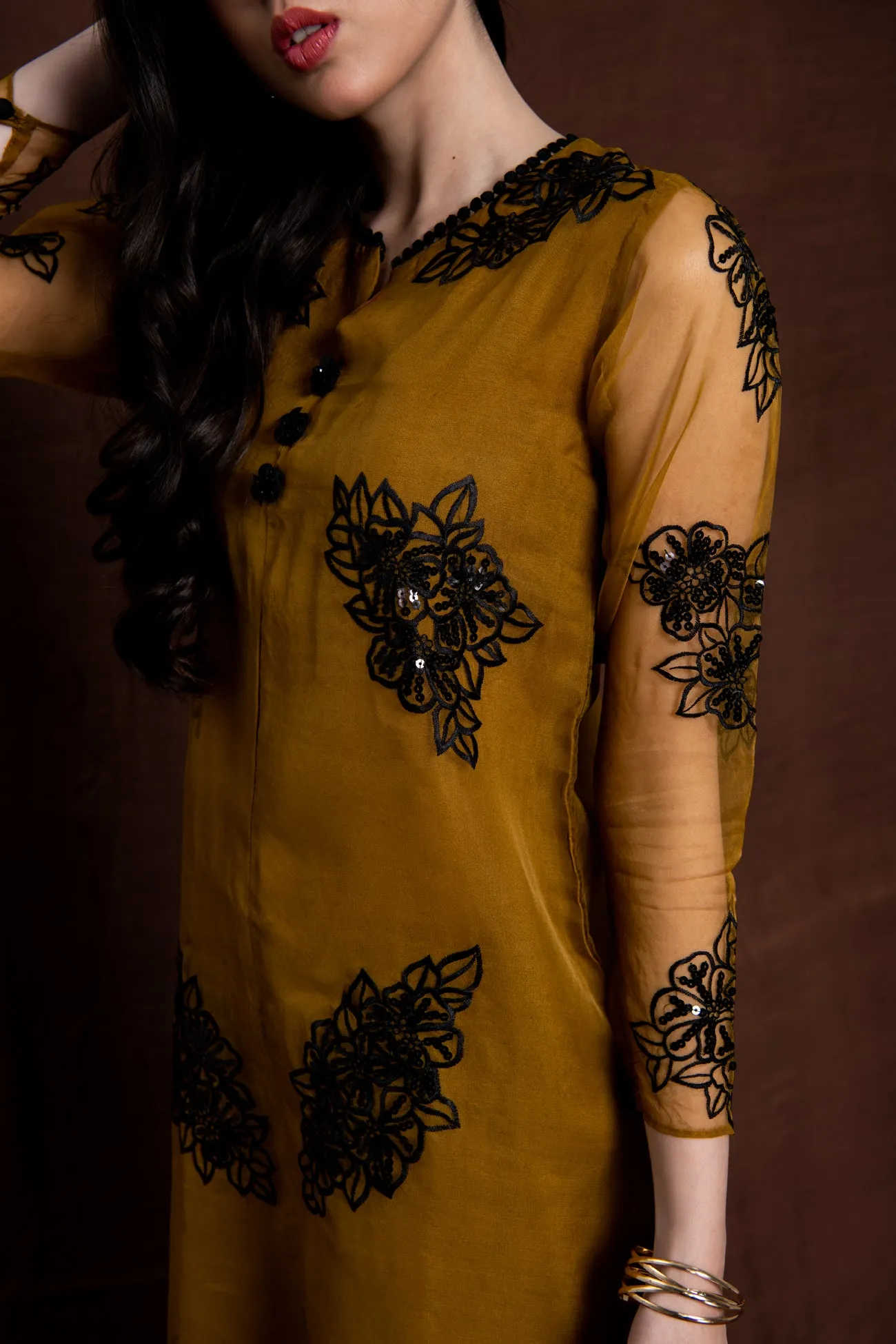 EMBROIDERED KURTA WITH SEQUEND DETAILS