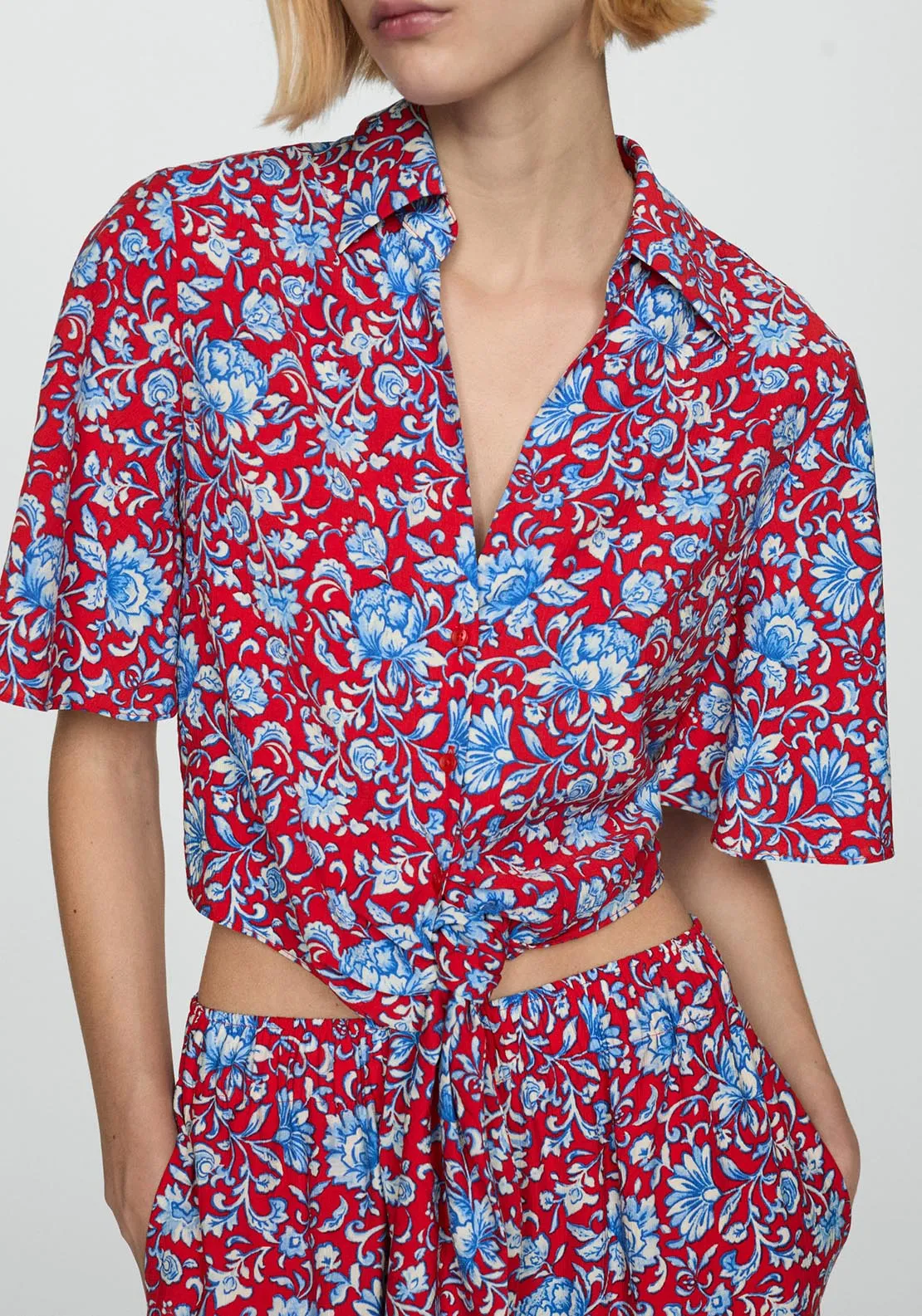 Floral-print shirt with knot detail