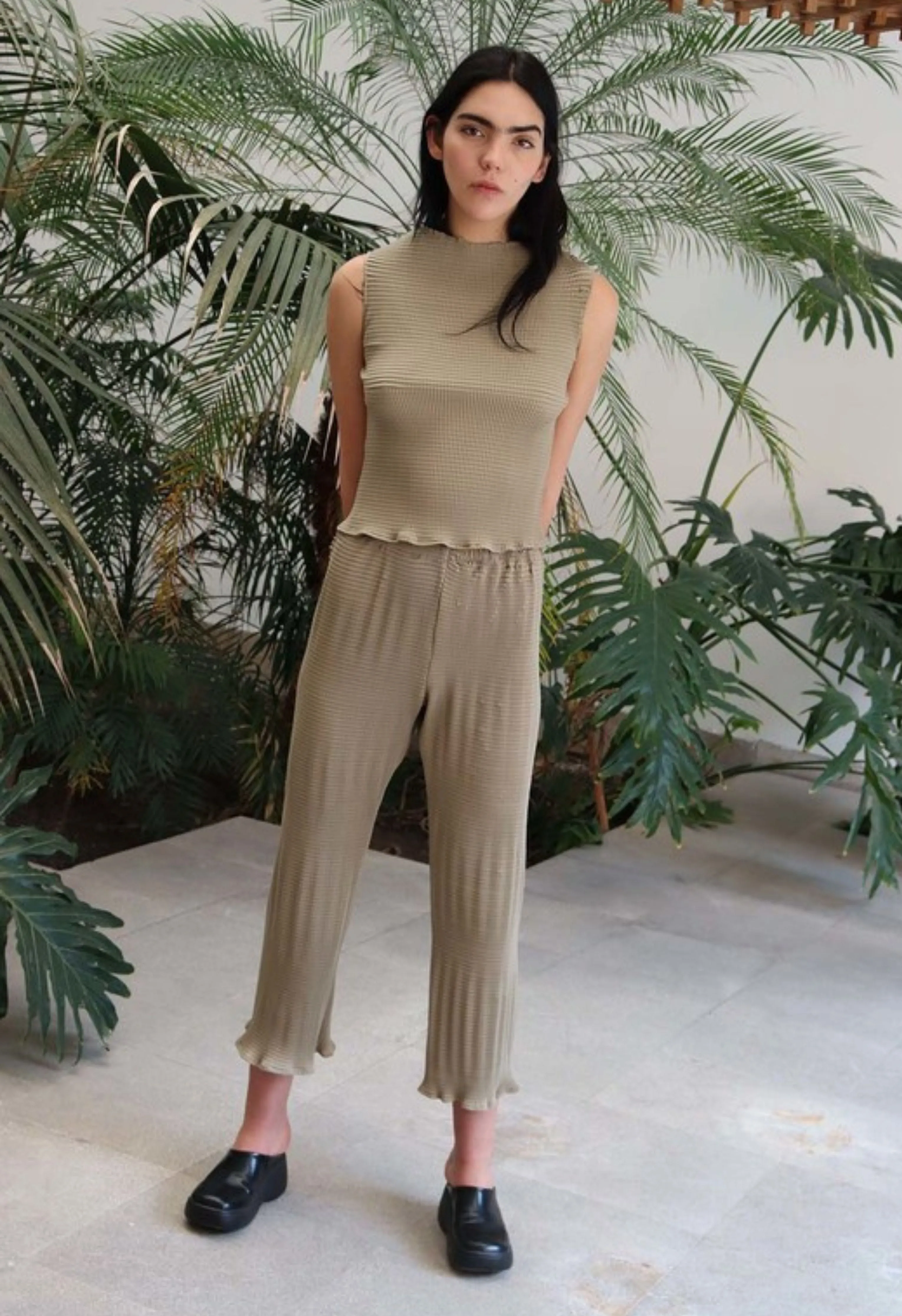 Simple Pleat Pant in Khaki