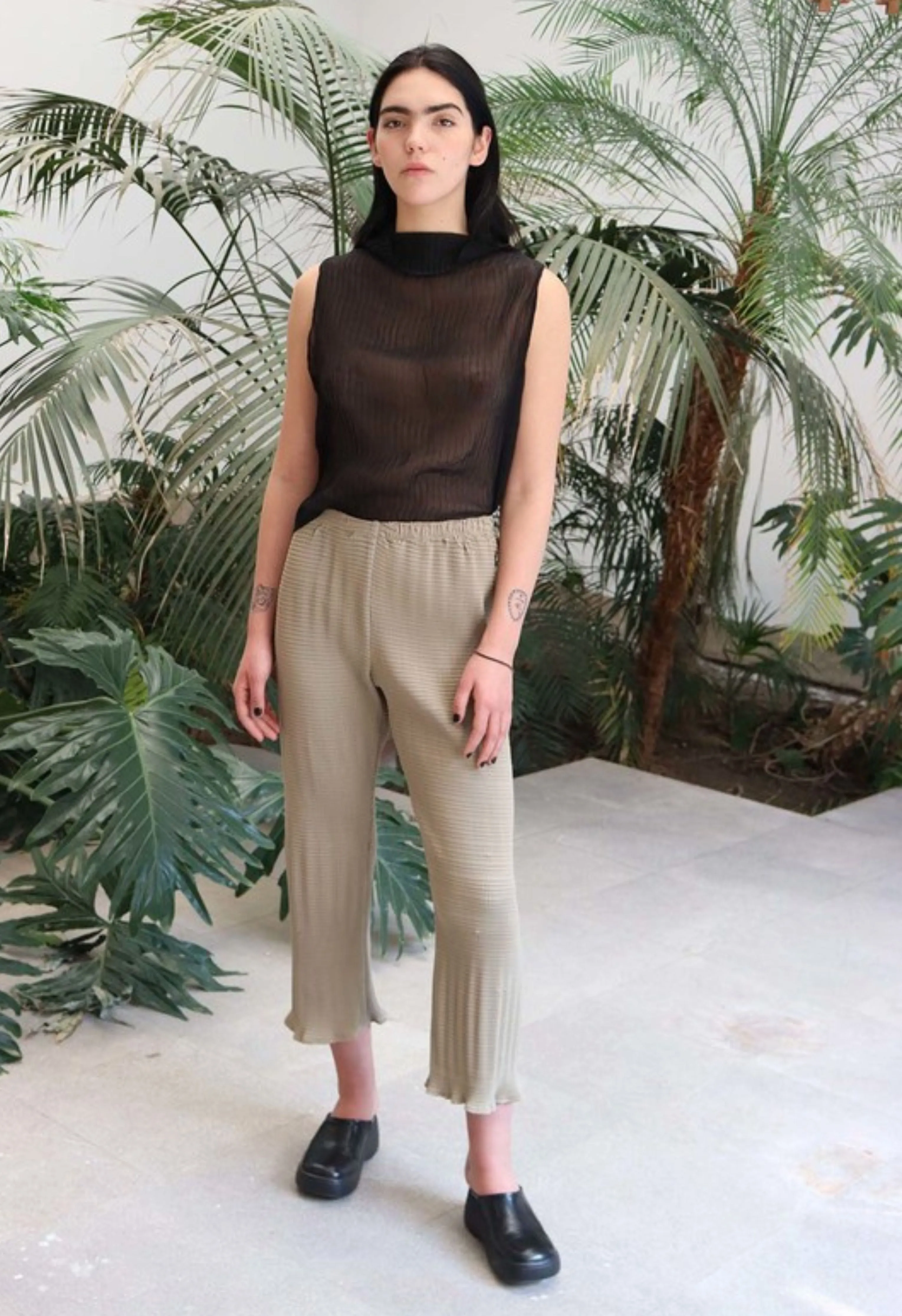 Simple Pleat Pant in Khaki