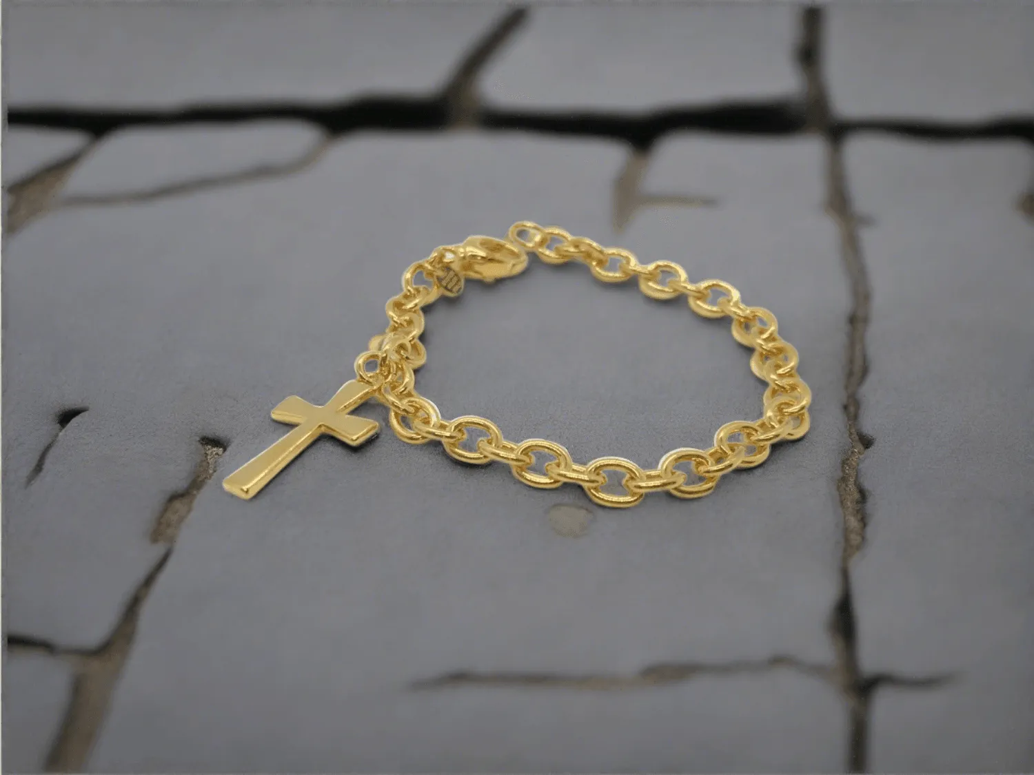 Simple Powerful Milor Bracelet with Cross