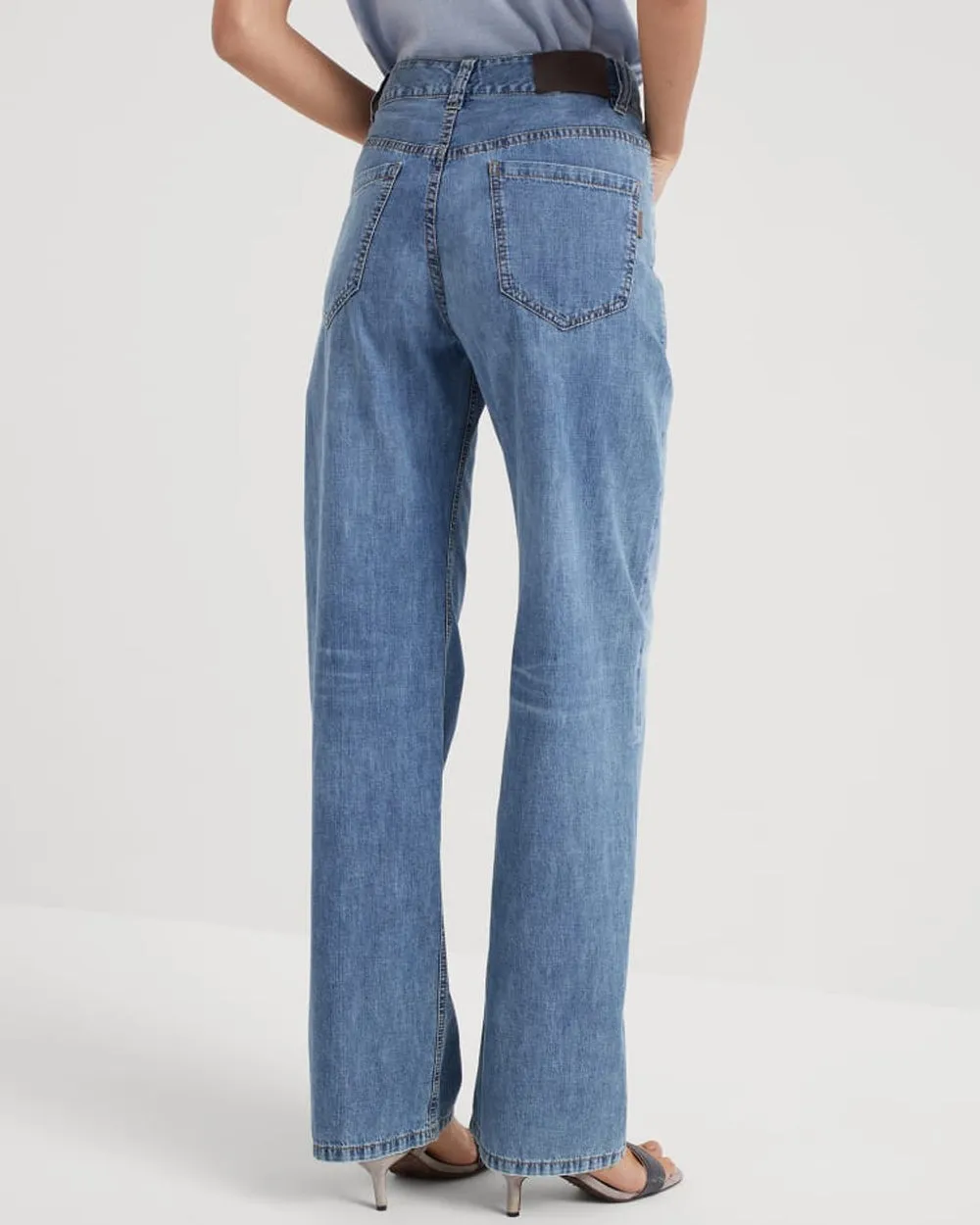 Super Light Straight Leg Jean in Medium Wash